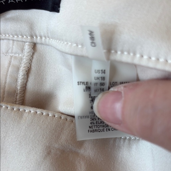 Elie Tahari Skirt. Size 14 - Picture 7 of 7